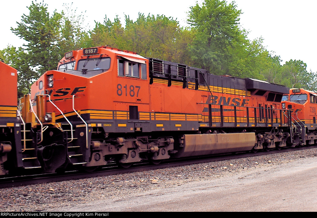 BNSF 8187